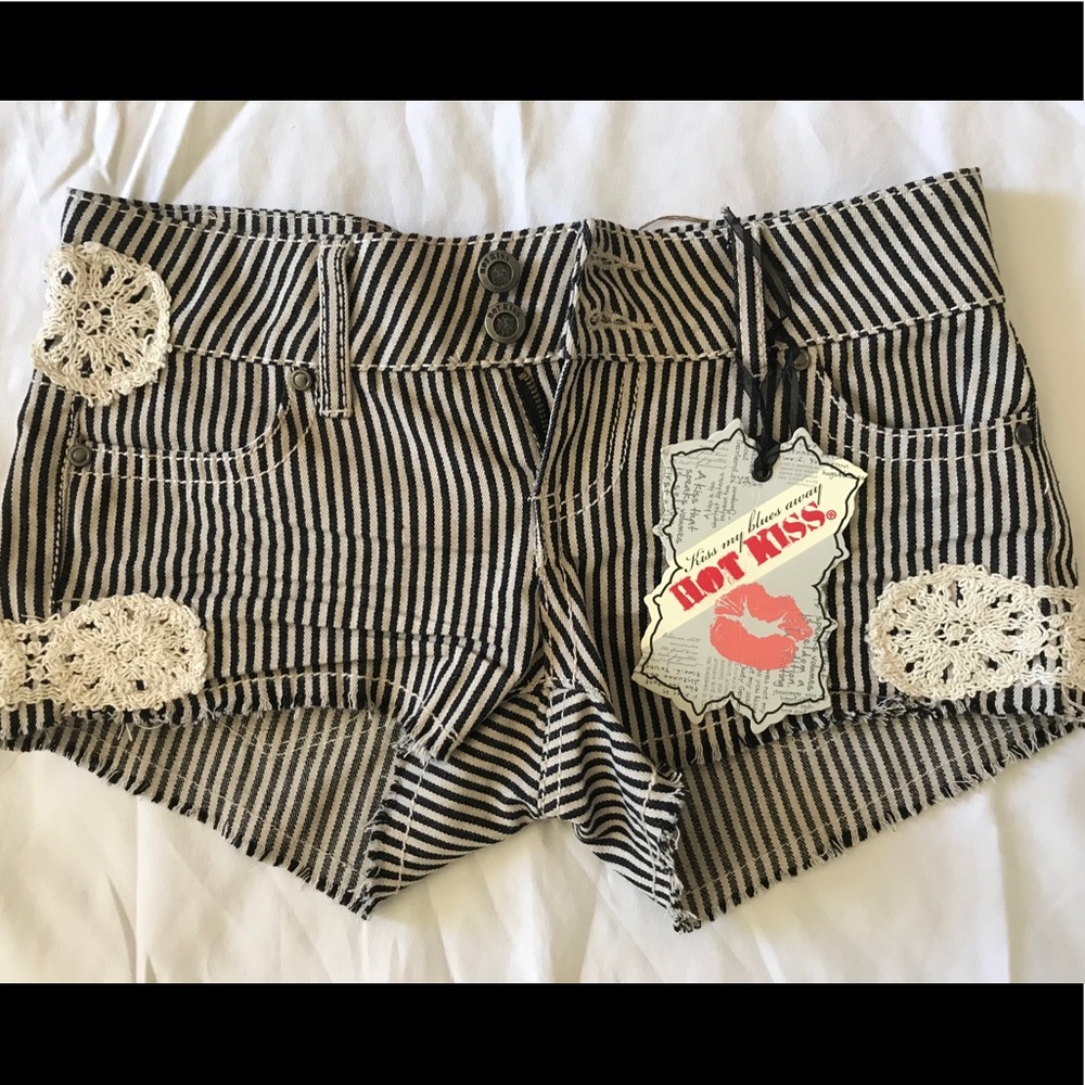 Hot Kiss striped shorts